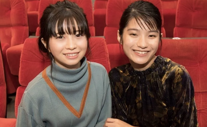 桜田ひより(左)と蒔田彩珠（右）