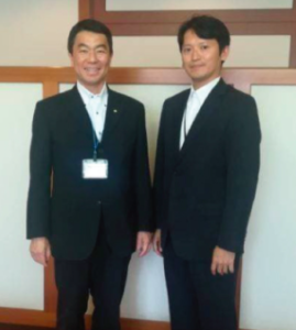 宮城県出向時の斎藤元彦（右）と村井宮城県知事