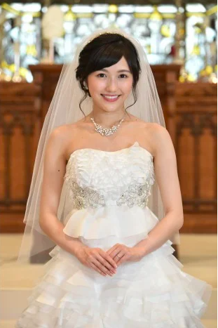 渡辺麻友のウエディングドレス姿