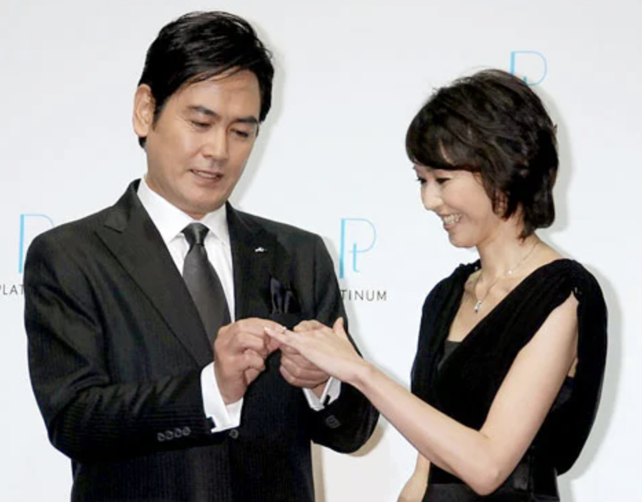 「第3回プラチナ夫婦アワード」受賞時の賀来千香子と宅麻伸
