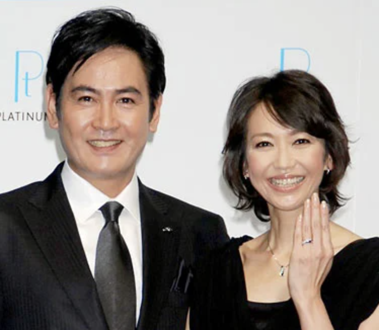 「第3回プラチナ夫婦アワード」受賞時の賀来千香子と宅麻伸