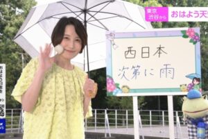 ゆるめの衣装を着た近藤奈央