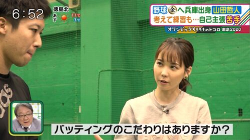 山田哲人にインタビューするヒロド歩美