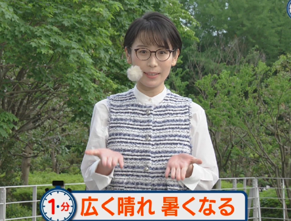 メガネ姿の近藤奈央