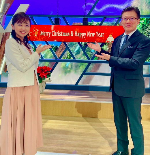 中谷しのぶ(左)のお腹がふっくらしたようにみえておめでたの噂になった写真
