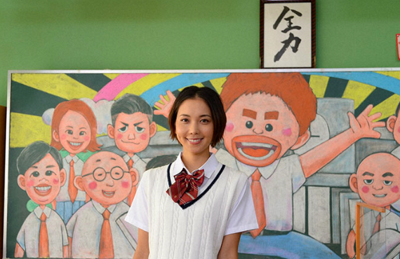 制服姿のヒロド歩美