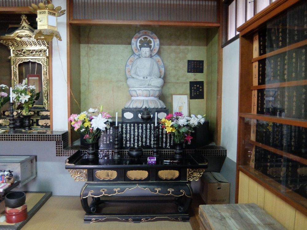 大野島にある勝楽寺の白仏