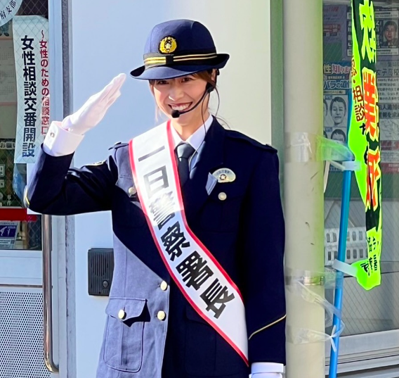 淀川警察署の一日署長を勤めた虎谷温子