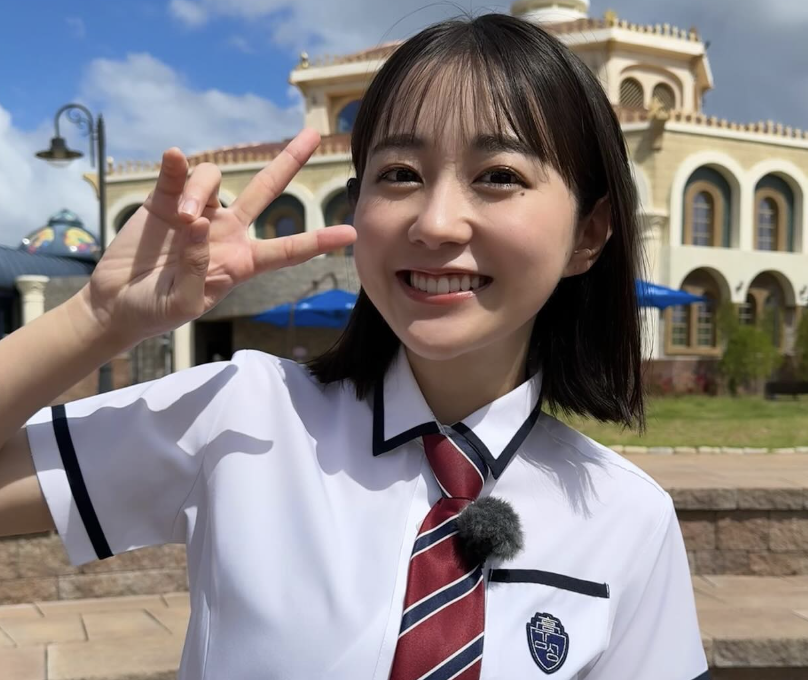 若林有子の制服姿