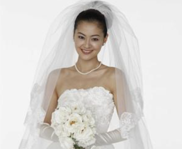 黒谷友香のウエディングドレス姿