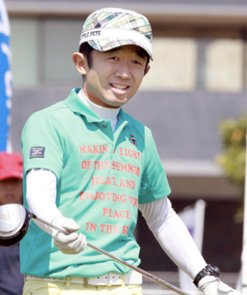 ゴルフをするえなりかずき