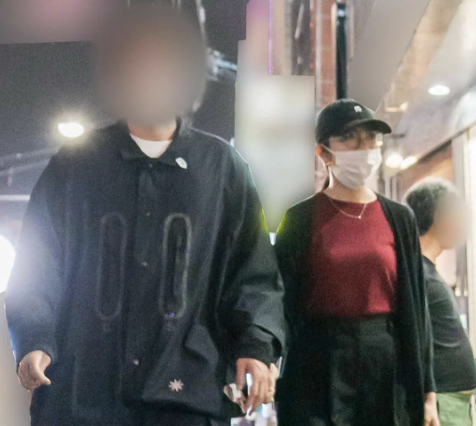 居酒屋へ向かう日比麻音子と彼氏