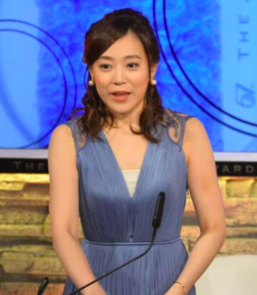 江藤愛のドレス姿